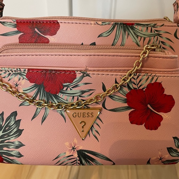 Small pink and red flowers GUESS shoulder bag - Picture 6 of 6